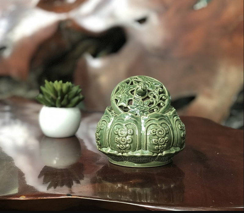 Lư xông trầm bằng gốm sứ đẹp.png